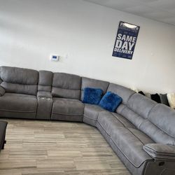 *Memorial Day Now*---Alejandra Stunning Gray Fabric Reclining Sectional Sofa---Delivery And Easy Financing Available👍