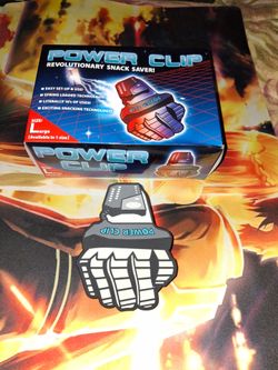 GEEK FUEL POWER CLIP SNACK SAVER CLIP WITH MAGNET...NEW & UNUSED...ADULT OWNED AND KEPT IN A SMOKE FREE HOME...$15.00 OBO...