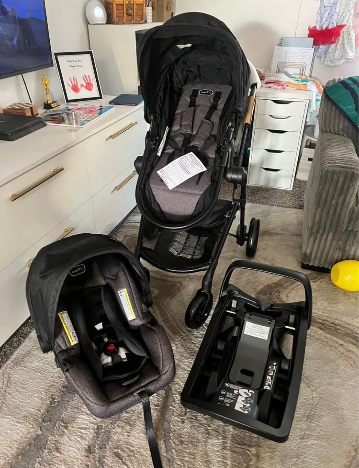 what comes with the uppababy vista V3 Stroller Vintage 2000 Mike Metzger Real Leather dark sword armoury Print:1 customer request print