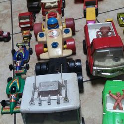 30 Vintage Cars And Trucks