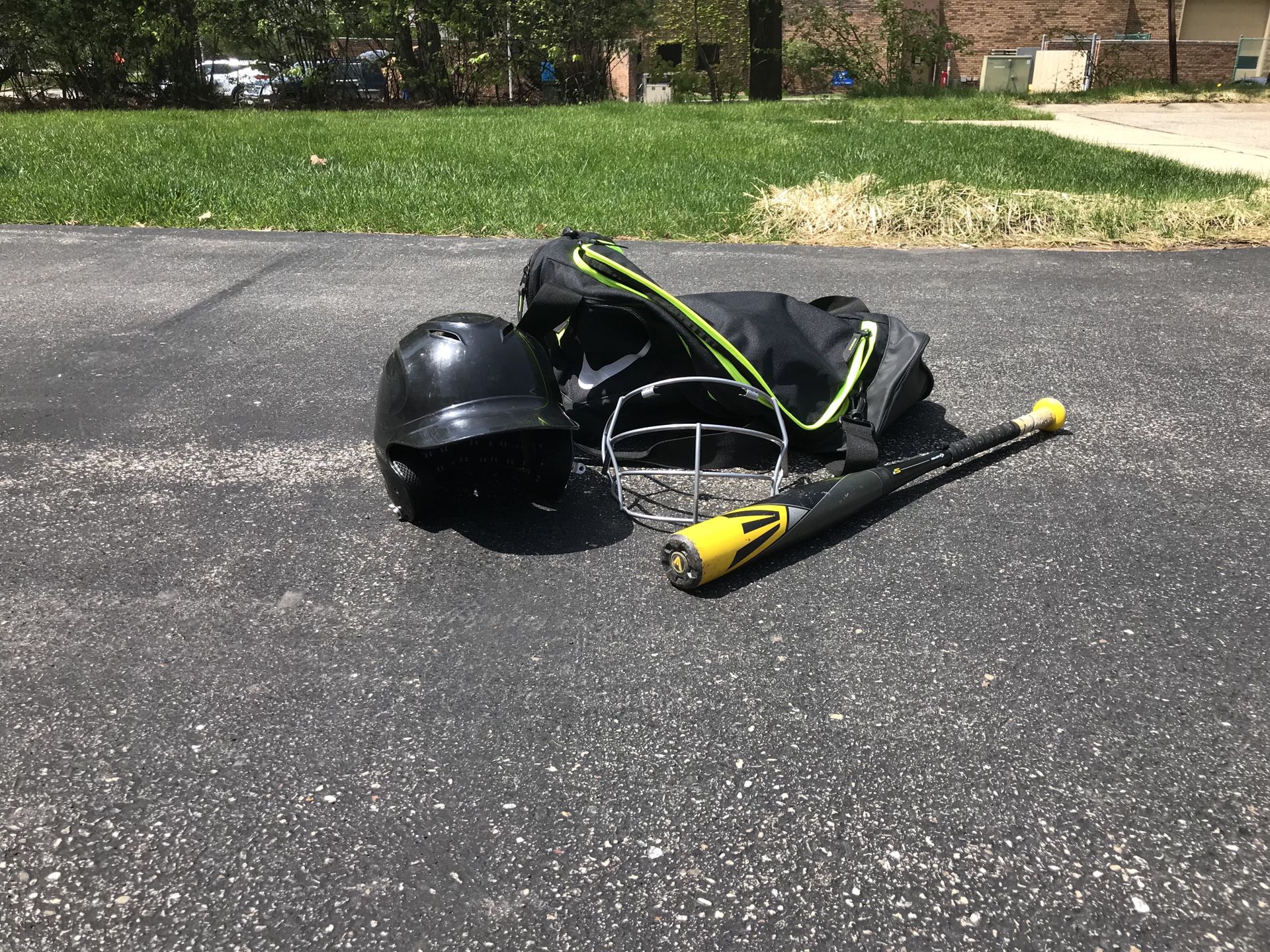 Baseball equipment ( bat, bag, helmet)