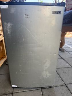 Mini fridge