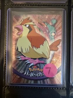 Pokémon Pidgey #16 Topps Card in Case Holo