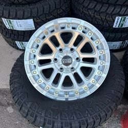 Rines 17" Silver Y Llantas Kumho 265/70/17 