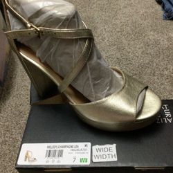 Naturalizer Melody Platform Peep Toe Sandals