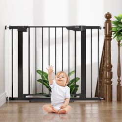 Cumbor 29.7-40.6" Baby Gate for Stairs, Mom's Choice Awards Winner-Dog Gate for Doorways, Pressure Mounted Self Closing Pet Gates for Dogs Indoor, Dur
