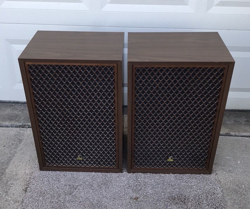 Awesome Pair of Vintage Sansui SP-2500A Speakers