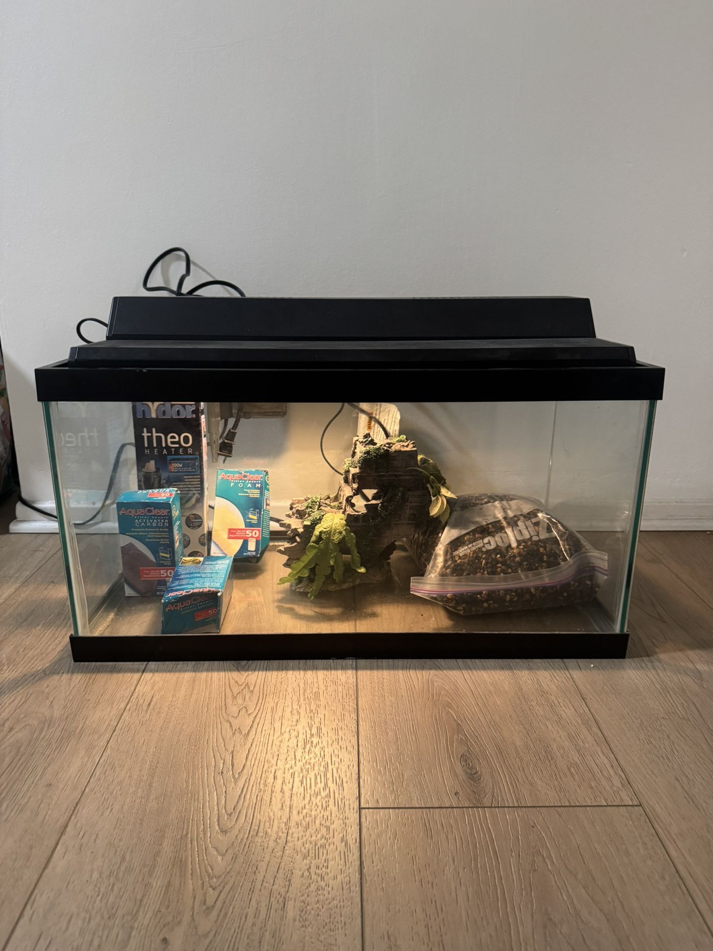 Complete Fish Tank Setup 28 Gal
