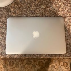 Apple MacBook Air With Charger (11inch,2013)