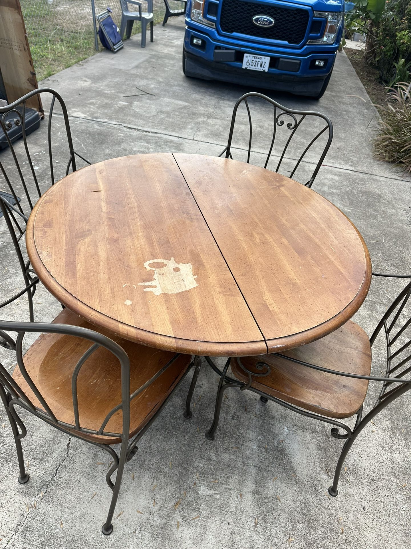 Table & Chairs