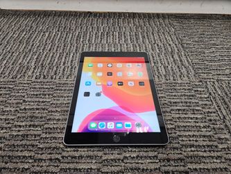 Apple iPad 6th Generation 32 GB RAM + LTE