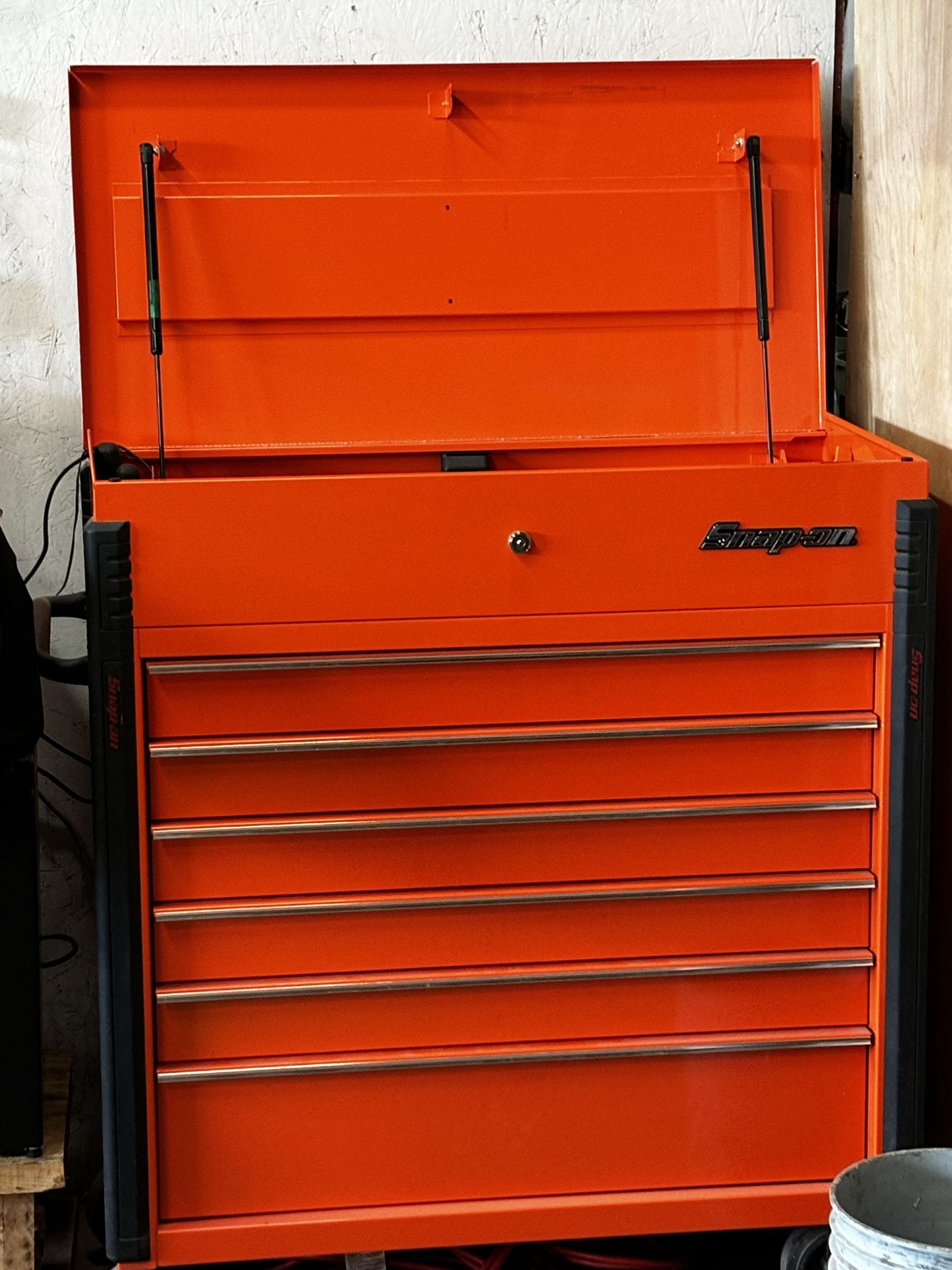 SNAP ON TOOL BOX