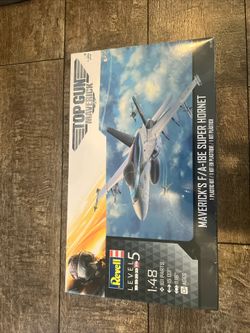 Revell 1/48 Top Gun Maverick's F/A-18E Super Hornet  Model Kit 85-5871 Level 5