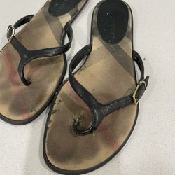 Burberry Flip Flap For Women Size 6.5