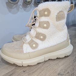 Boots Sorel Size 6, 9.5 And 11
