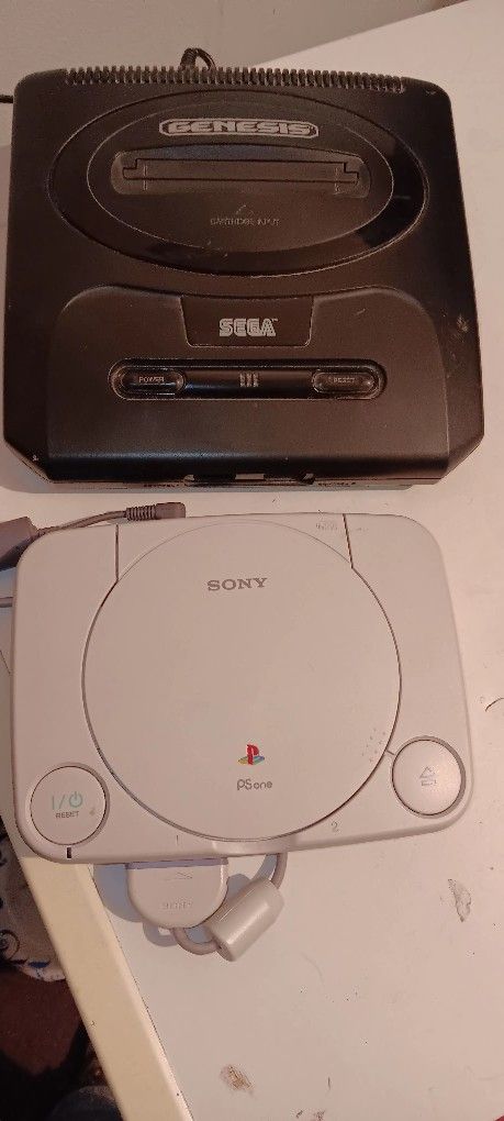 PLAYSTATION  ONE & SAGA GENIUSES 