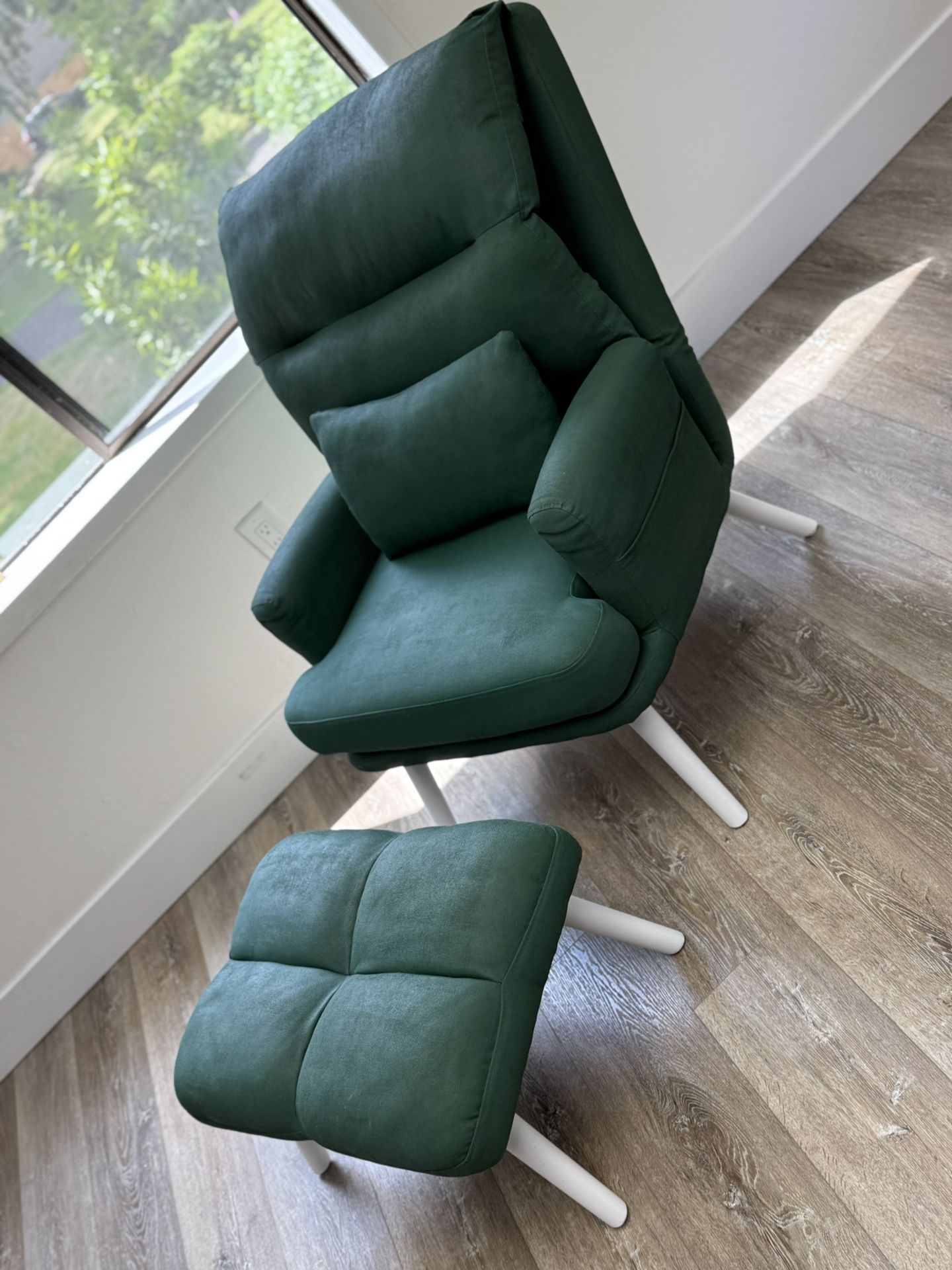 Beautiful Green Accent Chair