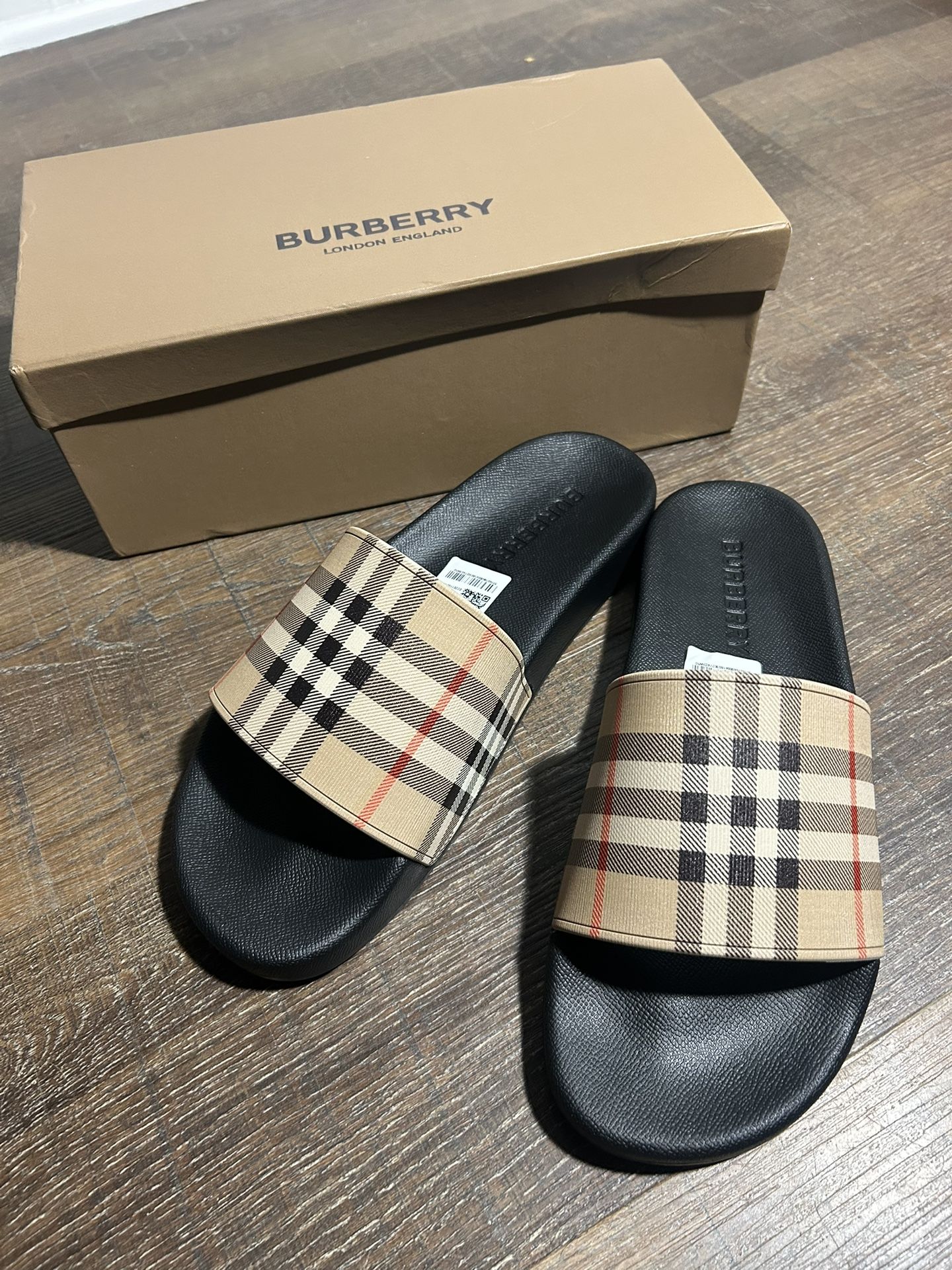 Burberry Slides Beige