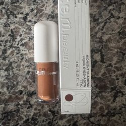 R.E.M. Beauty Liquid Eyeshadow 