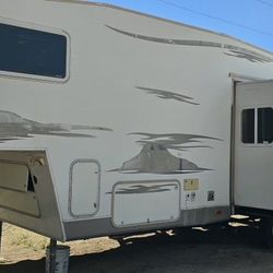5th WHEEL RV - 29ft