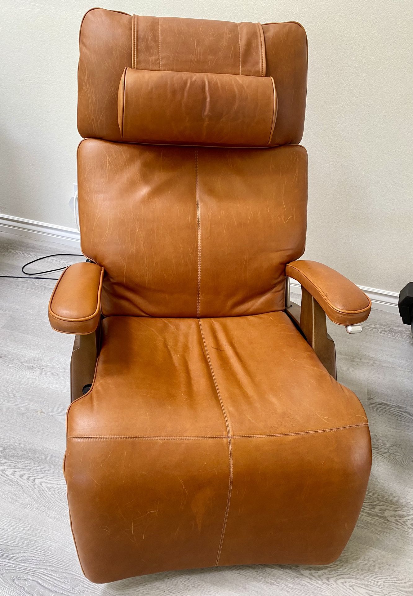 BEAUTIFUL Human Touch Perfect Chair PC 095 Power Recliner