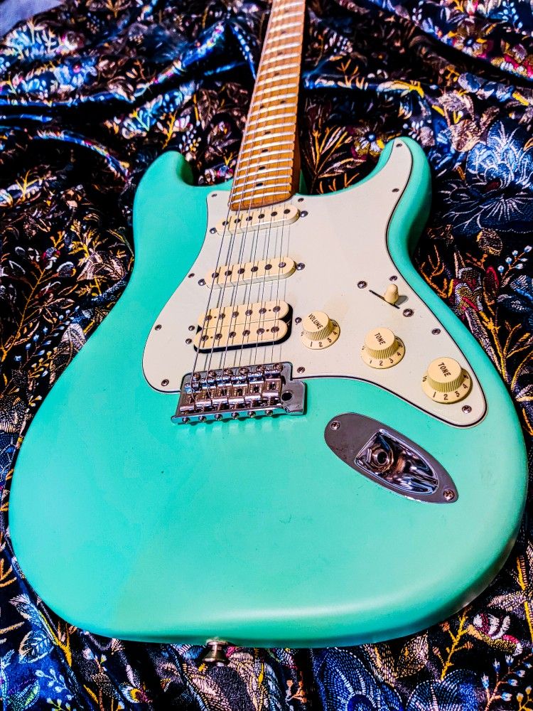 American Fender Strat Mint Mint Condition Usa Electric Guitar With Case