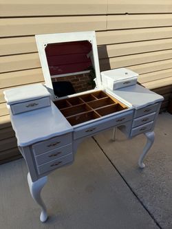 White Queen Anne Vanity Desk with Mirror