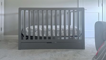 Carter’s by daVinci Colby 4-in-1 Convertible Crib with Trundle Drawer
