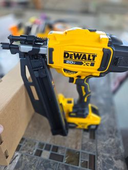 DEWALT 20V MAX XR Framing Nailer