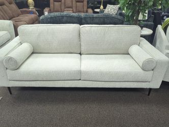 BEAUTIFUL SOFA AND LOVESEAT SET 