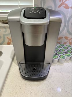 ☕️ Keurig coffe maker w 30 coffe pods ☕️