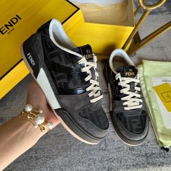 Fendi Men’s Sneaker With Box New 