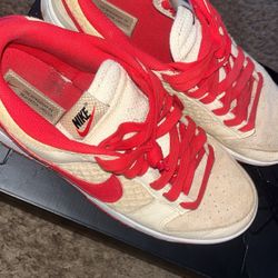 Nike Dunks 