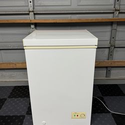 Avanti 3.5 cu ft Deep Freezer