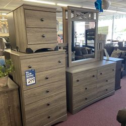 QUEEN BEDROOM SET! Available Today! $50 Down Takes Home