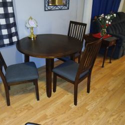 Kitchen table , With four chairs. Excellent shape