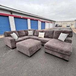 Spacious Sectional Sofa Set – Clean & Affordable