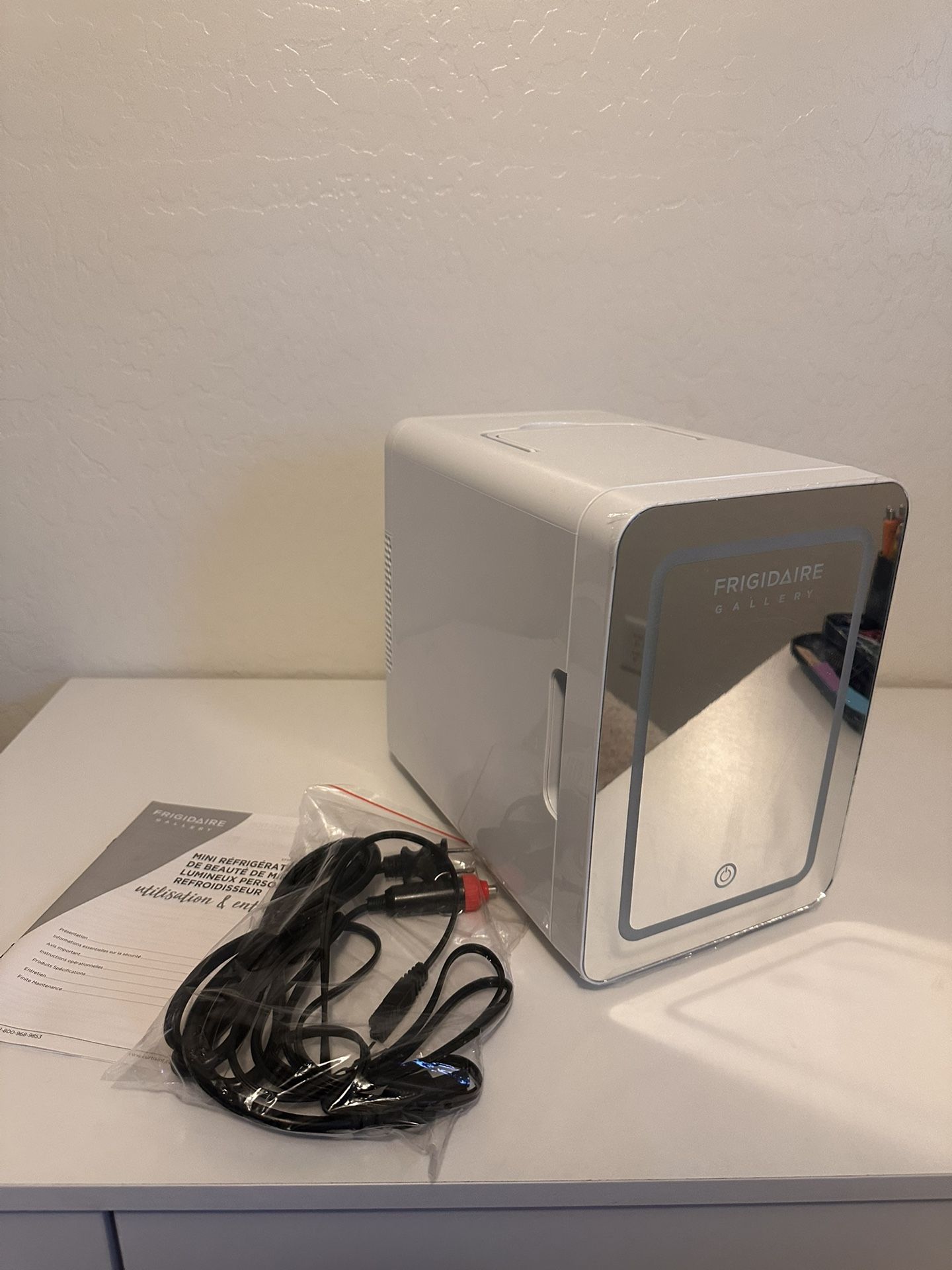 ( BRAND NEW )Frigidaire Gallery Makeup/Skincare Fridge