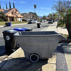 Rubbermaid Utility Tilt Truck