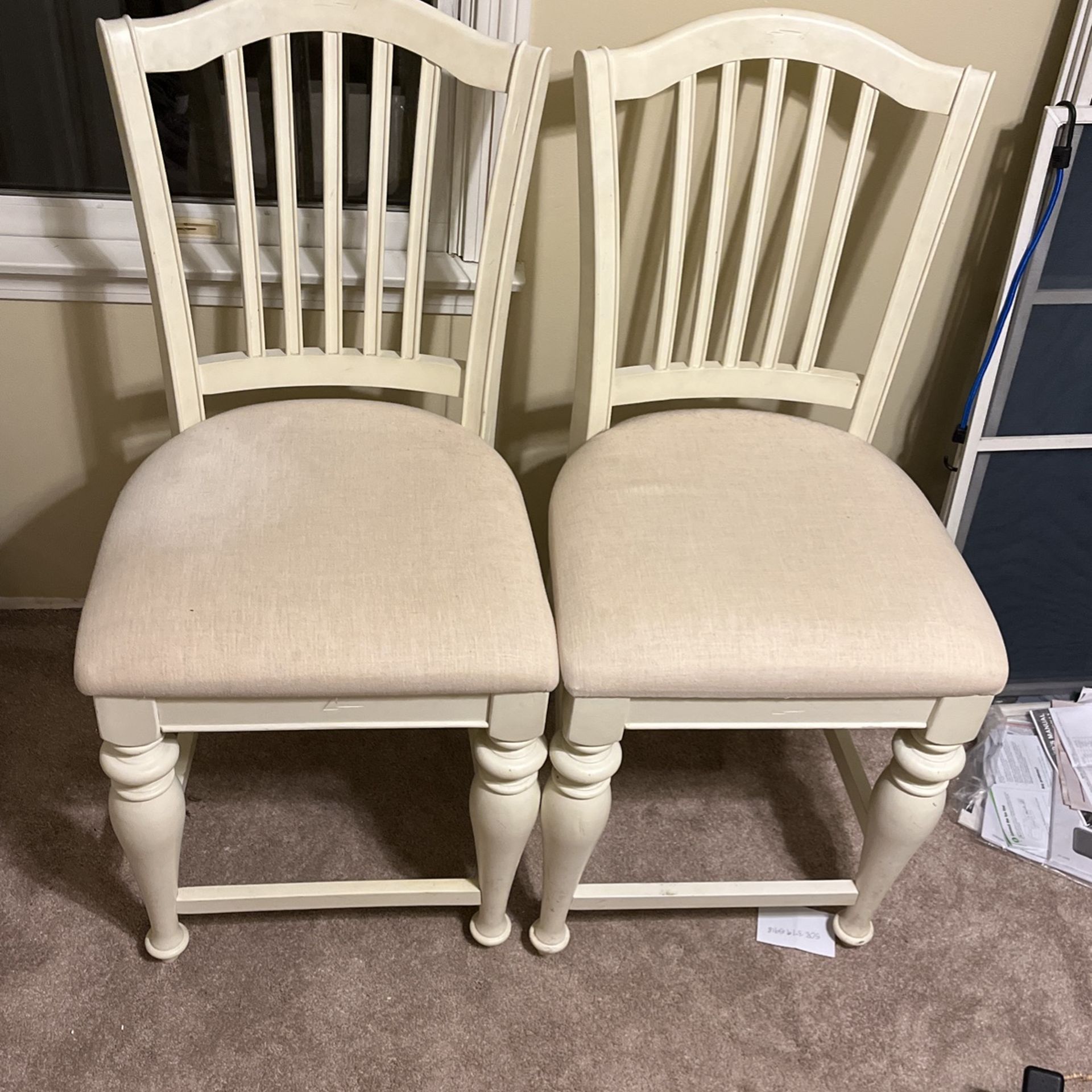 2 Very Nice Dining Table Chairs