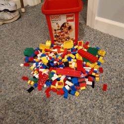LEGO SET HUNDREDS OF PEICES. 30 BUCKS