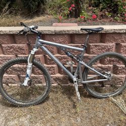 Santa Cruz Soft Tail Mountain Bike 
