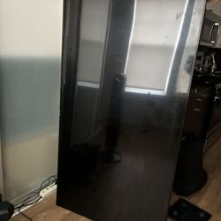 70 Inches Flat Screen Samsung Tv
