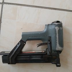 SENCO PW STAPLER