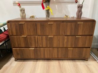 8-Drawer Dresser