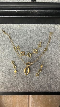 18k jewelry set earrings bracelet and necklace