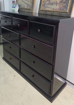 Nine drawers dresser