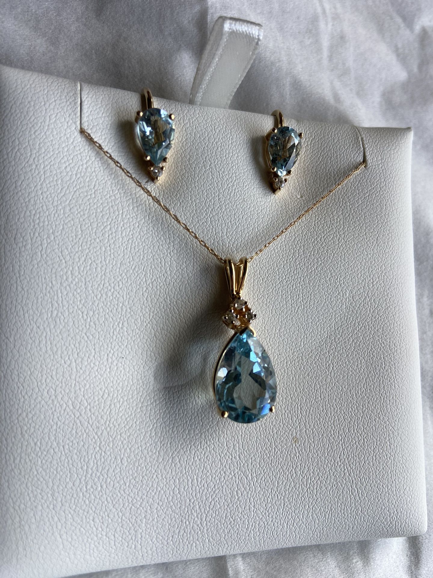 14K Gold, Diamond & Aquamarine Gemstone Necklace & Earrings Set