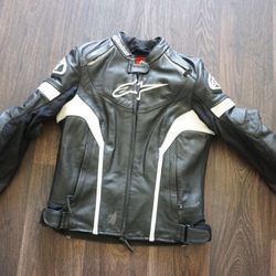 AlpineStars Stella Women’s motorcycle jacket. Size 4.