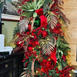 New! Holiday Decorating.  Taking Appointments For November And December.